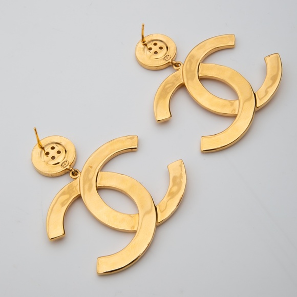 CHANEL RUNWAY BUTTON METAL LOGO LARGE DANGLE DROP STATEMENT EARRINGS (2021) - Picture 3 of 5